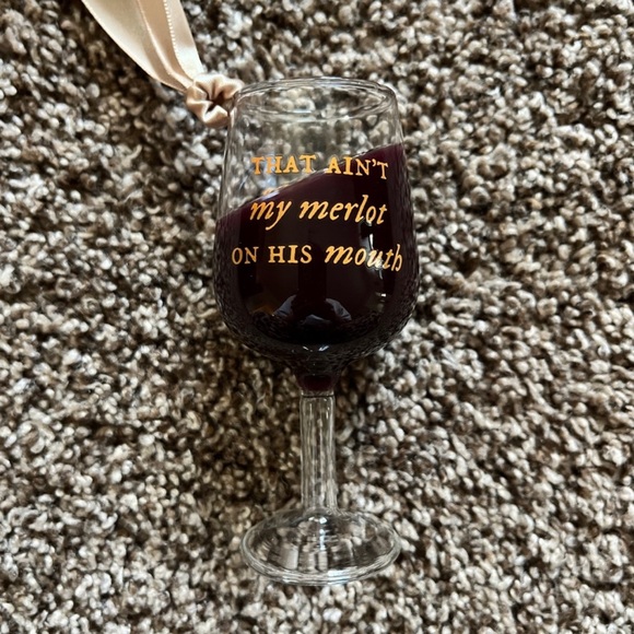 NEW Taylor Swift That Ain’t My Merlot Ornament - Picture 1 of 6
